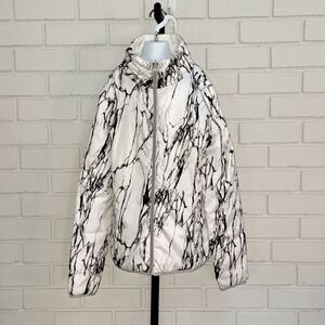 White camo/white Women's Reversible Puffer Zip Up Jacket. Sz S/M